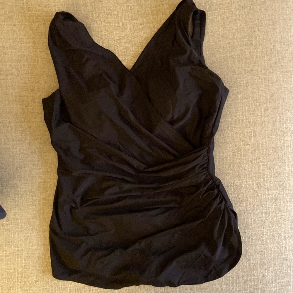 Land’s End size 20 W/L black women’s swimsuit never worn!